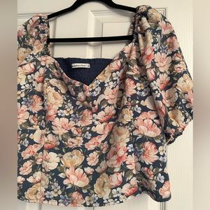 Abercrombie and Fitch cute floral top. Stretchy back and cute detail at the bust